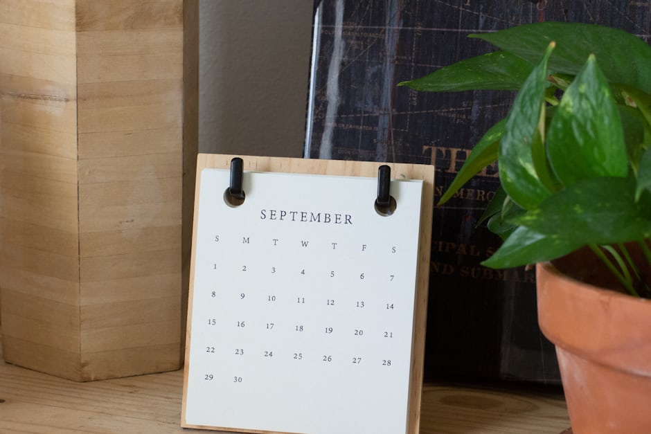 A desk calendar, representing the timing and deadlines for booking surgery abroad