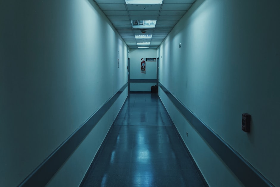 Un couloir d'hôpital représentant des établissements médicaux accrédités à l'international