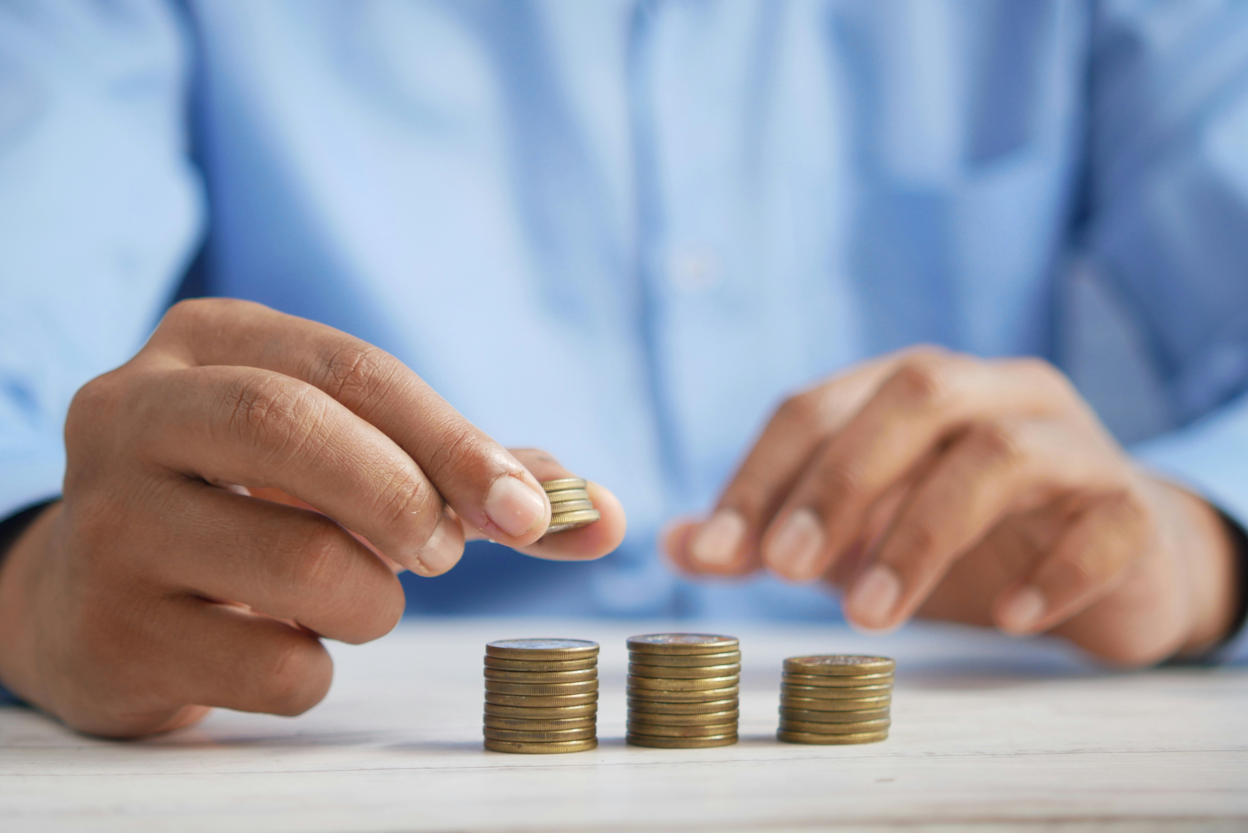 A patient planning the timing and budget for medical travel insurance before surgery abroad